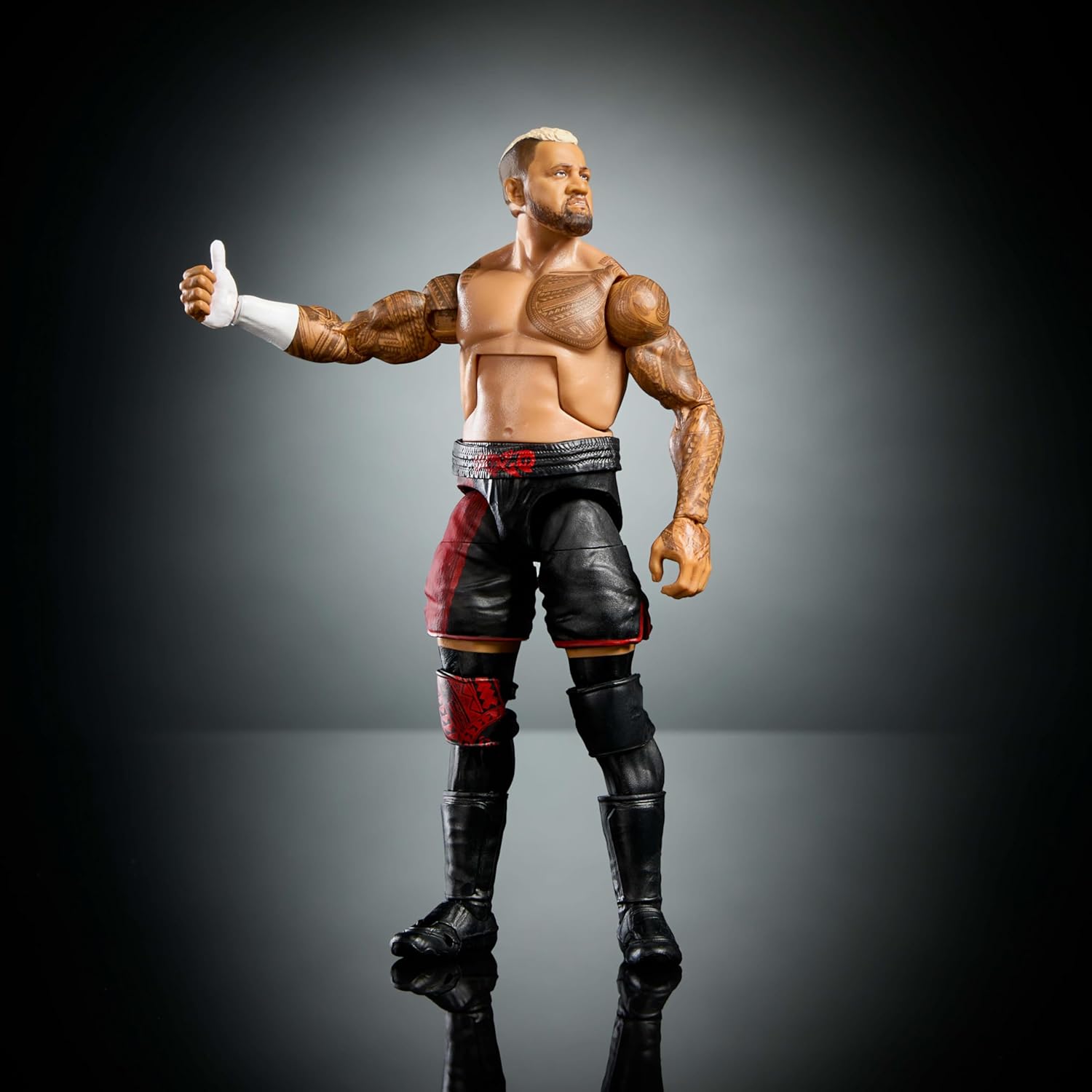 Mattel WWE Elite Collection Top Picks Action Figure & Accessories Set, Sola Sikoa 6-inch Collectible with Swappable Hands, Ring Gear & 25 Articulation Points