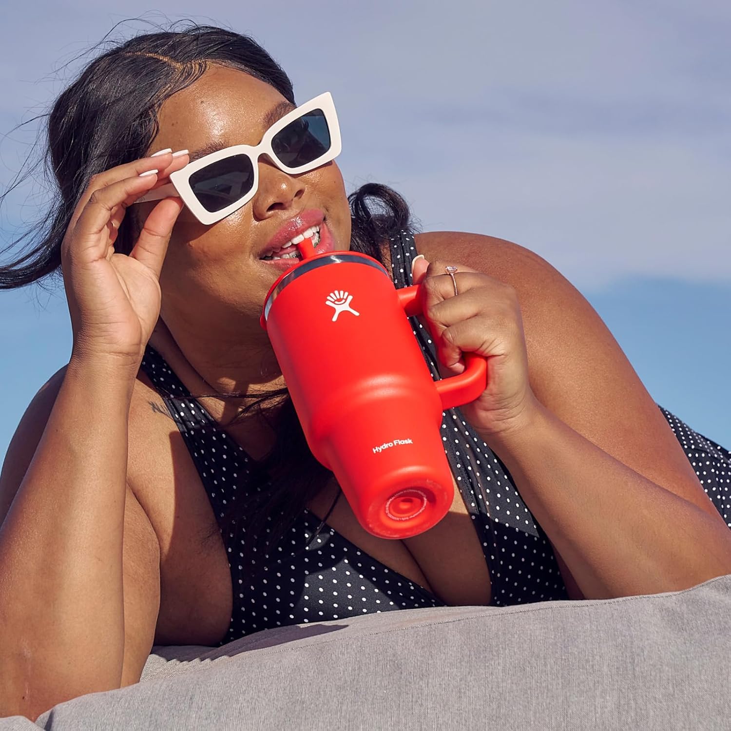 Hydro Flask Travel Tumbler with Handle, Lid and Straw | Thermal bottle - Insulated Stainless Steel in 32 Oz Black