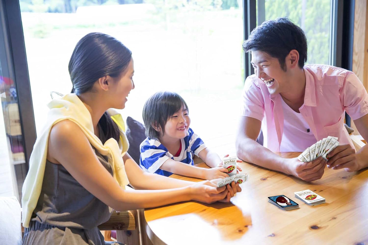 Mattel Games UNO Harry Potter Card Game for Kids, Adults & Parties, Collectible Deck Based on Popular Series for 2 to 10 Players