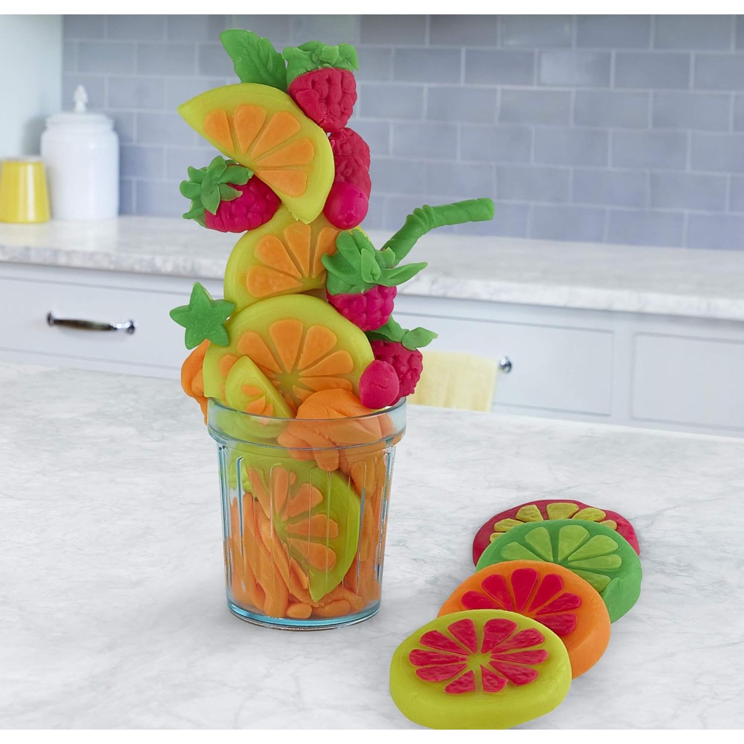 Play-Doh Kitchen Creations Juice Squeezin' Toy Juicer for Kids 3 Years and Up with 4 Non-Toxic Colors